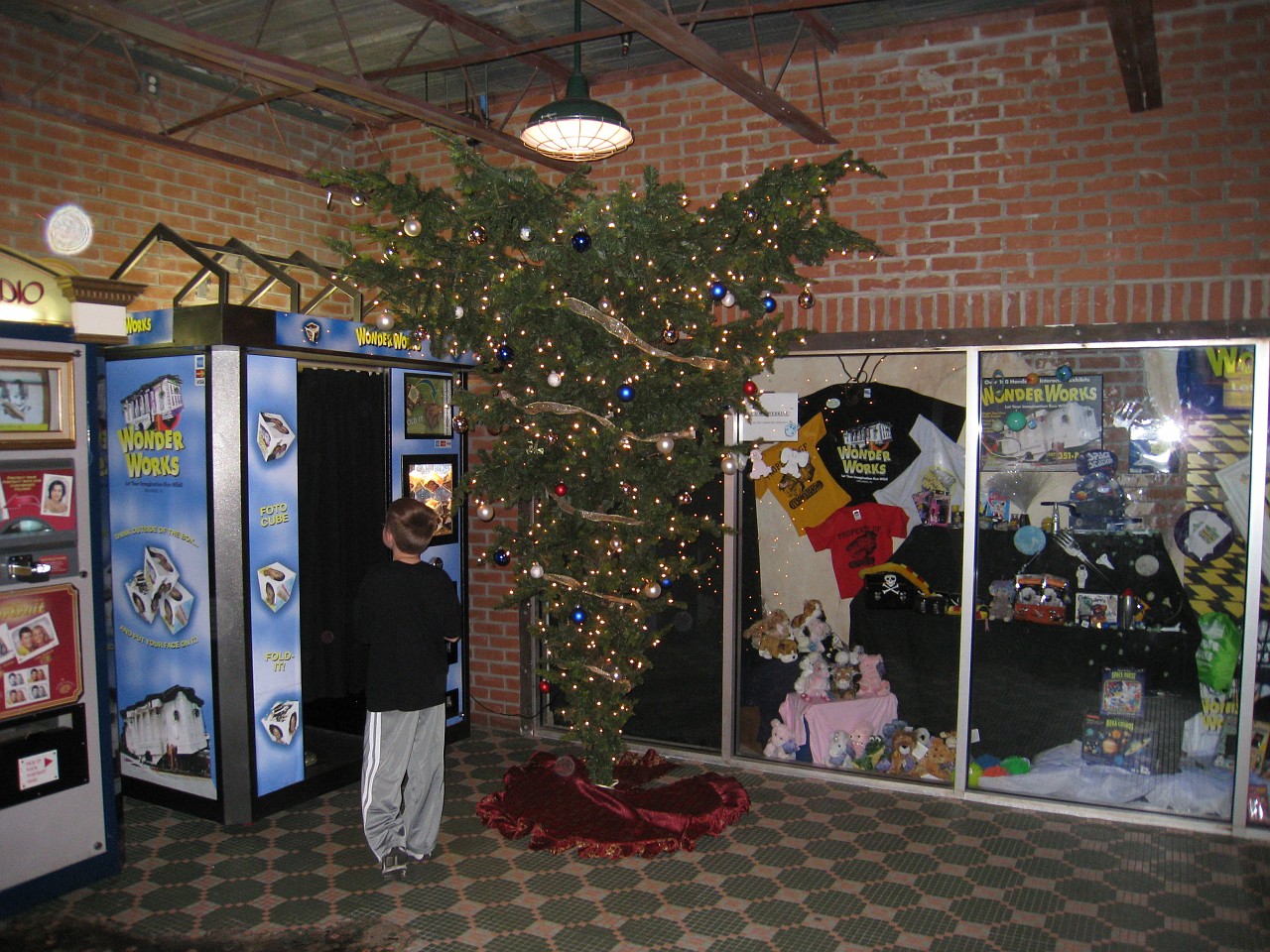 Vacation 2007-12 - Beaches Disney Hotels 0448.jpg - To keep the theme, the Christmas tree is upside down also.